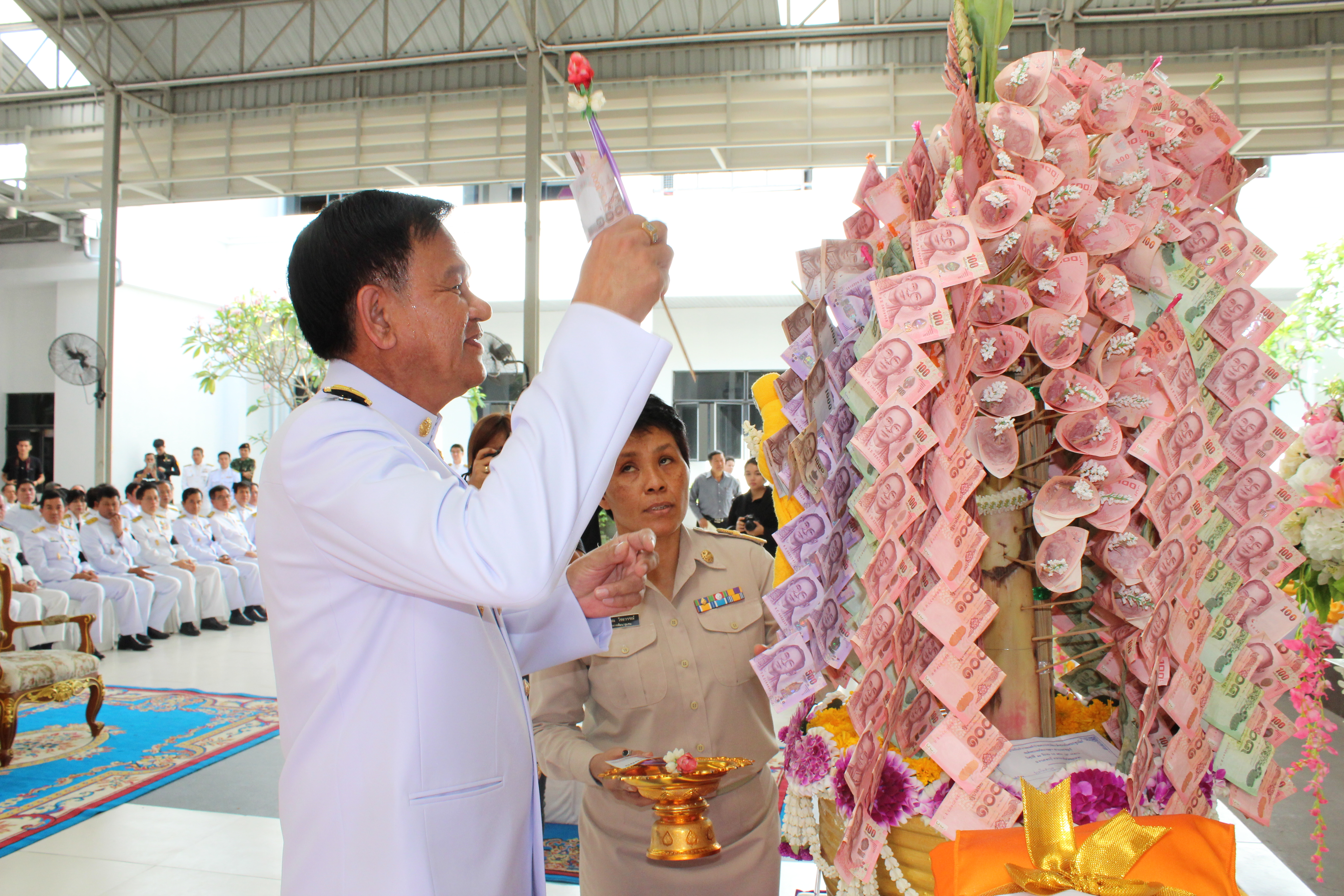 กิจกรรมการทอดผ้าป่ากองทุนพัฒนาเด็ก ในพระราชูปถัมภ์ฯ ประจำปี 2560