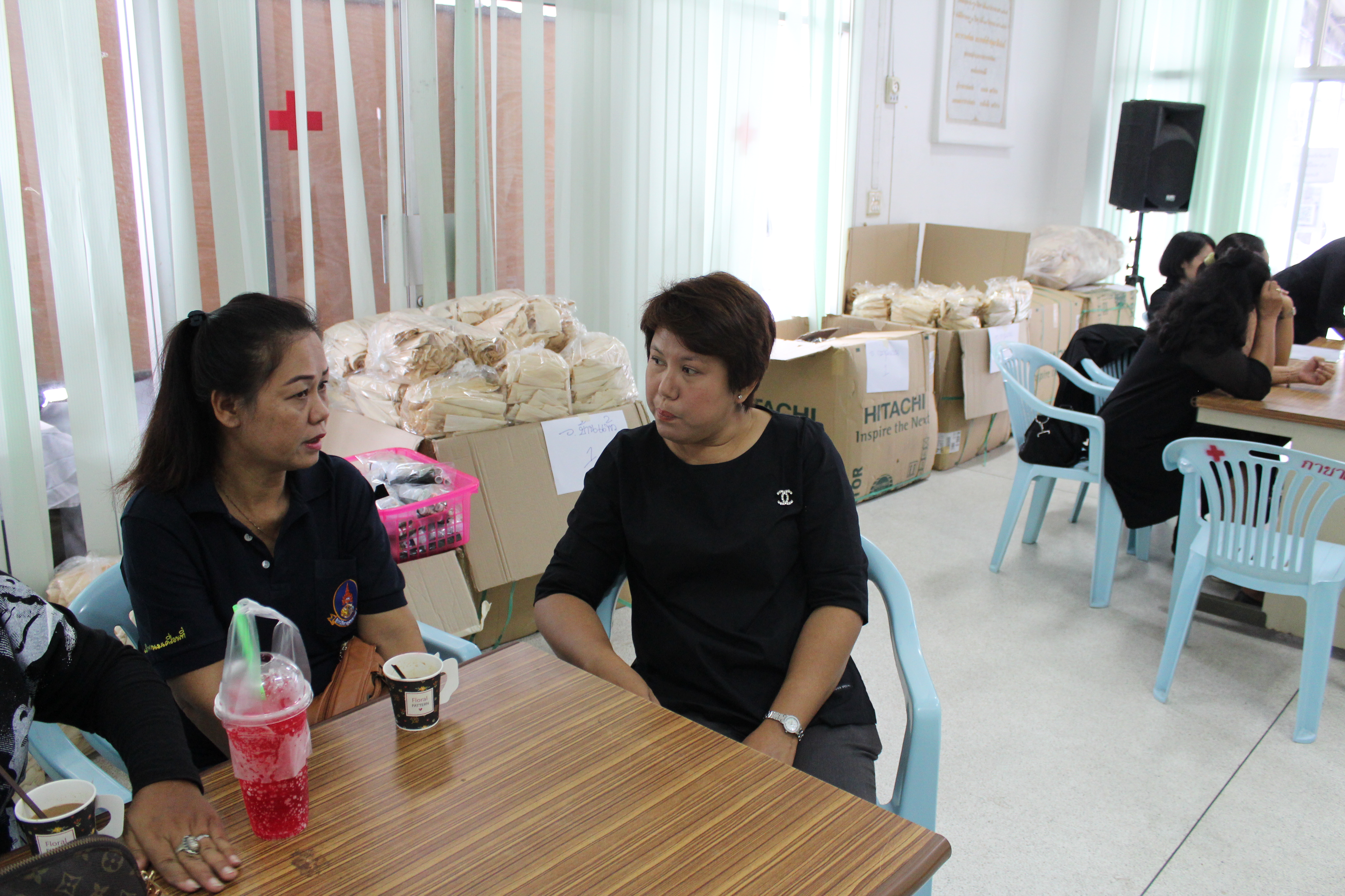 จังหวัดสมุทรสาคร จัดฝึกอบรมสอนประดิษฐ์ “ดอกดารารัตน์ ” ดอกไม้จันทน์พระราชทานถวายแด่พ่อหลวง  Copy  Copy