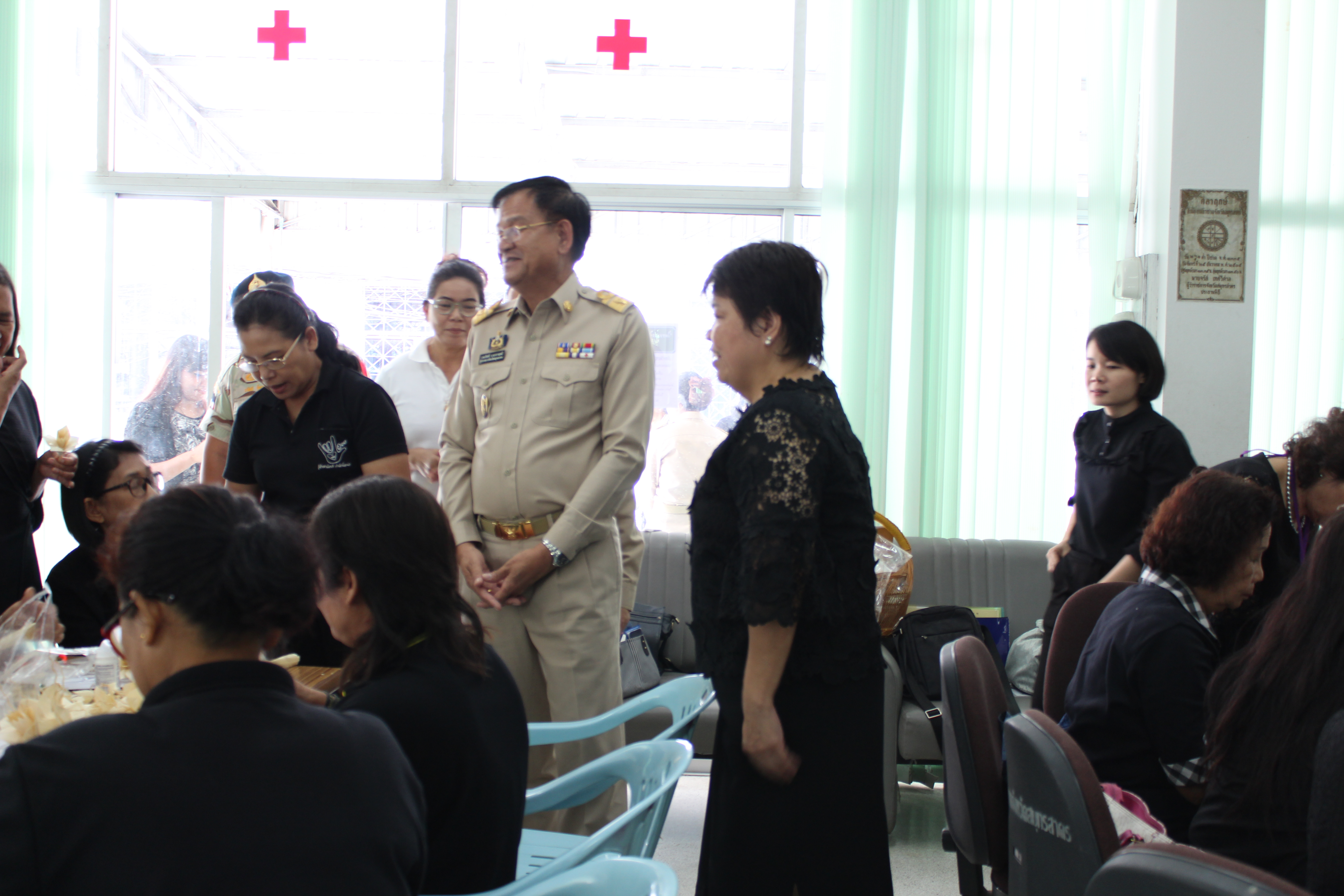 จังหวัดสมุทรสาคร จัดฝึกอบรมสอนประดิษฐ์ “ดอกดารารัตน์ ” ดอกไม้จันทน์พระราชทานถวายแด่พ่อหลวง  Copy  Copy