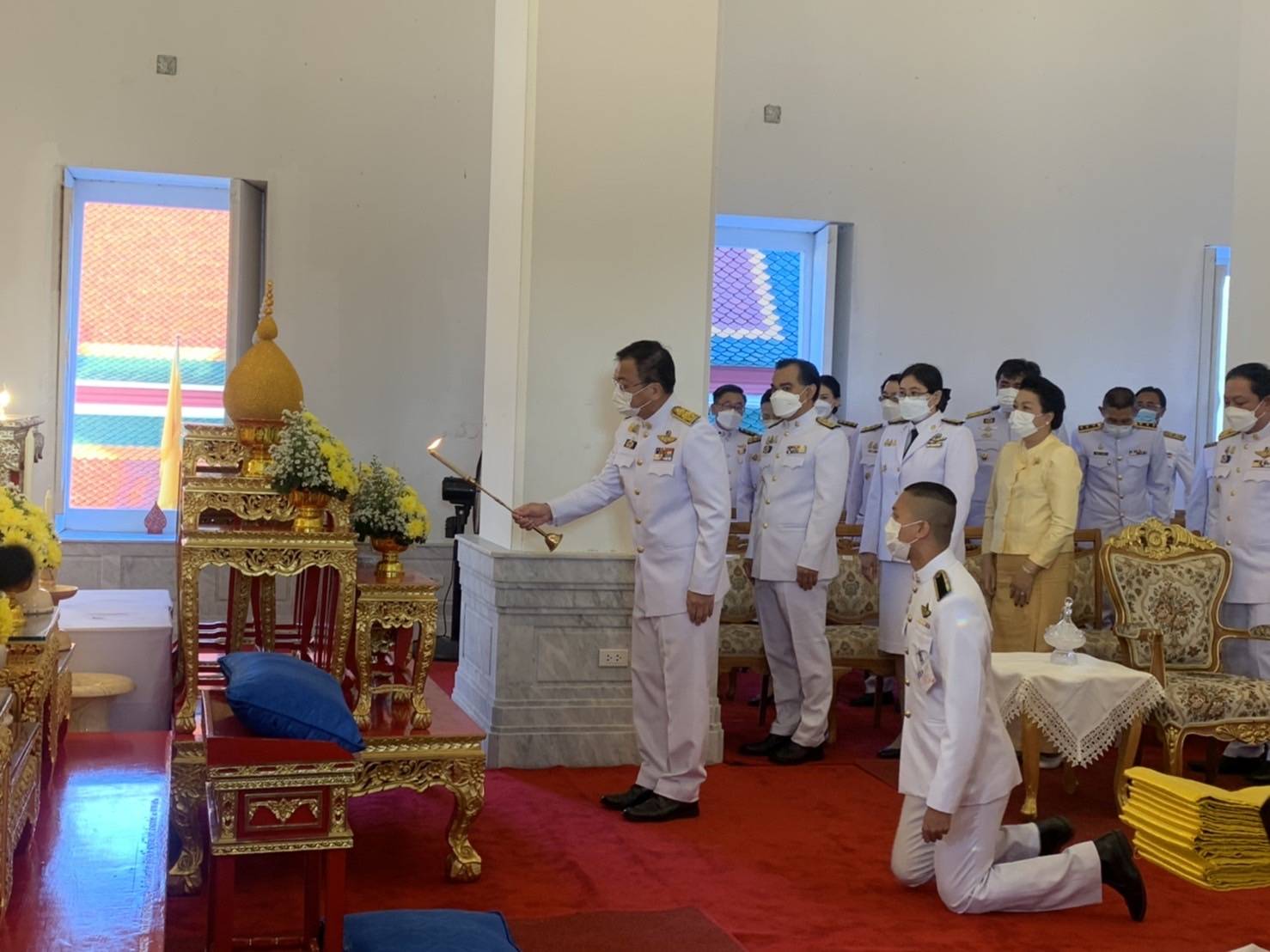 ???? พช.สมุทรสาคร….ร่วมกิจกรรมเนื่องในวันคล้ายวันสวรรคต พระบาทสมเด็จพระบรมชนกาธิเบศร มหาภูมิพลอดุลยเดชมหาราช บรมนาถบพิตร????       วันที่ 13 ตุลาคม 2565  นายณรงค์ รักร้อย ผู้ว่าราชการจังหวัดสมุทรสาคร ประธานในพิธี พร้อมด้วย รองผู้ว่าราชการจังหวัดสมุทรสาคร หัวหน้าส่วนราชการ กลุ่ม องค์กร และประชาชน เข้าร่วมกิจกรรมน้อมรำลึกในพระมหากรุณาธิคุณ และกิจกรรมจิตอาสา เนื่องในวันคล้ายวันสวรรคต พระบาทสมเด็จพระบรมชนกาธิเบศร มหาภูมิพลอดุลยเดชมหาราช บรมนาถบพิตร ดังนี้    ?1. เวลา 07.00 น. ณ วัดเจษฎาราม พระอารามหลวง ตำบลมหาชัย อำเภอเมืองสมุทรสาคร จังหวัดสมุทรสาคร พิธีทำบุญตักบาตรถวายพระราชกุศล จำนวน 89 รูป โดยนางศลิษา ม่วงใหม่ พัฒนาการจังหวัดสมุทรสาคร นางปวีณรัตน์ บุตรวงศ์ ผู้อำนวยการกลุ่มงานประสานและสนับสนุนการบริหารงานพัฒนาชุมชน พร้อมเจ้าหน้าที่พัฒนาชุมชนจังหวัด เข้าร่วมกิจกรรมทำบุญตักบาตรถวายพระราชกุศลฯ โดยพร้อมเพรียงกัน     ✊️2. เวลา 10.00 น. ณ ริมคลองกระทุ่มแบนหน้าโรงเรียนอนุบาลเทศบาลเมืองคลองมะเดื่อ ตำบลคลองมะเดื่อ อำเภอกระทุ่มแบน จังหวัดสมุทรสาคร โดยนางศลิษา ม่วงใหม่ พัฒนาการจังหวัดสมุทรสาคร นายทศพร แก้วดี ผู้อำนวยการกลุ่มงานสารสนเทศการพัฒนาชุมชน นายอรรถพงศ์ สงวนเดือน พัฒนาการอำเภอกระทุ่มแบน พร้อมเจ้าหน้าที่พัฒนาชุมชนจังหวัด และอำเภอกระทุ่มแบน เข้าร่วมกิจกรรมจิตอาสาพัฒนาปรับปรุงภูมิทัศน์คลองกระทุ่มแบนฯ โดยพร้อมเพรียงกัน     ?3. เวลา 17.00 น. ณ ลานหน้าอาคารศาลากลางจังหวัดสมุทรสาคร (หลังเก่า) ตำบลมหาชัย อำเภอเมืองสมุทรสาคร จังหวัดสมุทรสาคร โดยนางศลิษา ม่วงใหม่ พัฒนาการจังหวัดสมุทรสาคร นายกิตติเชษฐ์ ทุ่งสะโร ผู้อำนวยการกลุ่มงานส่งเสริมการพัฒนาชุมชน นางณัฐภรณ์ ก่อนกำเนิด พัฒนาการอำเภอเมืองสมุทรสาคร พร้อมเจ้าหน้าที่พัฒนาชุมชนจังหวัด และอำเภอเมืองสมุทรสาคร ร่วมพิธีวางพวงมาลาเบื้องหน้าพระบรมฉายาลักษณ์พระบาทสมเด็จพระบรมชนกาธิเบศร มหาภูมิพลอดุลยเดชมหาราช บรมนาถบพิตร และยืนสงบนิ่งน้อมรำลึกในพระมหากรุณาธิคุณ โดยพร้อมเพรียงกัน     #SMART SK   # โคกหนองนา #โคกหนองนาโมเดล #โคกหนองนาพัฒนาชุมชน #World soil Day #World soil Day CDD #UNFAO #SEPtoSDGs #SDGforAll@kmit #ปิดหมู่บ้าน 3 เดือนพวกเราอยู่ได้ #108อาชีพแก้จนพัฒนาคนทุกช่วงวัย wecareaboutyou #Changeforgood   ? ภาพ/ข่าว…ทีมงานสารสนเทศการพัฒนาชุมชน พช.สมุทรสาคร/ทีมงานพัฒนาชุมชนอำเภอทุกอำเภอ