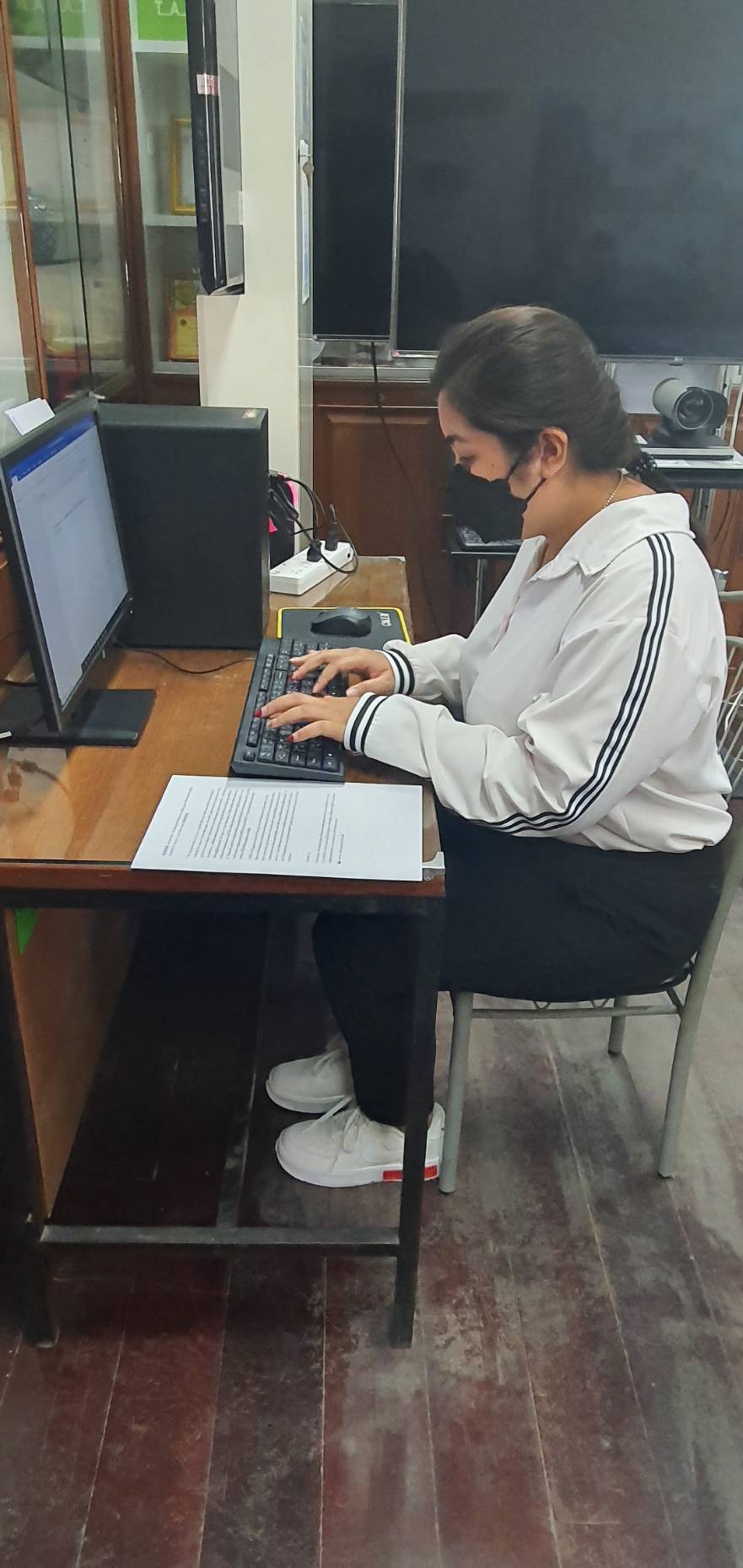 ???? พช.สมุทรสาคร ดำเนินการสอบสัมภาษณ์ผู้สมัครเป็นลูกจ้างเหมาบริการ ตำแหน่ง พนักงานบันทึกข้อมูล ????  วันที่ 18 ตุลาคม 2565 เวลา 09.30 น. ณ ห้องประชุมสำนักงานพัฒนาชุมชนจังหวัดสมุทรสาคร ชั้น 2 ศาลากลางจังหวัดสมุทรสาคร  ภายใต้กำกับดูแลของนายณรงค์ รักร้อย ผู้ว่าราชการจังหวัดสมุทรสาคร โดยนางศลิษา ม่วงใหม่ พัฒนาการจังหวัดสมุทรสาคร มอบหมายให้คณะกรรมการสอบสัมภาษณ์ ดำเนินการคัดเลือกผู้สมัครเป็นลูกจ้างเหมาบริการ ตำแหน่ง พนักงานบันทึกข้อมูล จำนวน 1 อัตรา โดยมีผู้สมัครจำนวน 2 ราย เพื่อปฏิบัติงานสนับสนุนงานของสำนักงานพัฒนาชุมชนจังหวัดสมุทรสาคร ในปีงบประมาณ พ.ศ.2566 ให้มีประสิทธิภาพและบรรลุเป้าหมายที่กรมการพัฒนาชุมชนกำหนดต่อไป   #SMART SK # โคกหนองนา #โคกหนองนาโมเดล #โคกหนองนาพัฒนาชุมชน #World soil Day #World soil Day CDD #UNFAO #SEPtoSDGs #SDGforAll@kmit #ปิดหมู่บ้าน 3 เดือนพวกเราอยู่ได้ #108อาชีพแก้จนพัฒนาคนทุกช่วงวัย wecareaboutyou #Changeforgood ? ภาพ/ข่าว…ทีมงานสารสนเทศการพัฒนาชุมชน พช.สมุทรสาคร