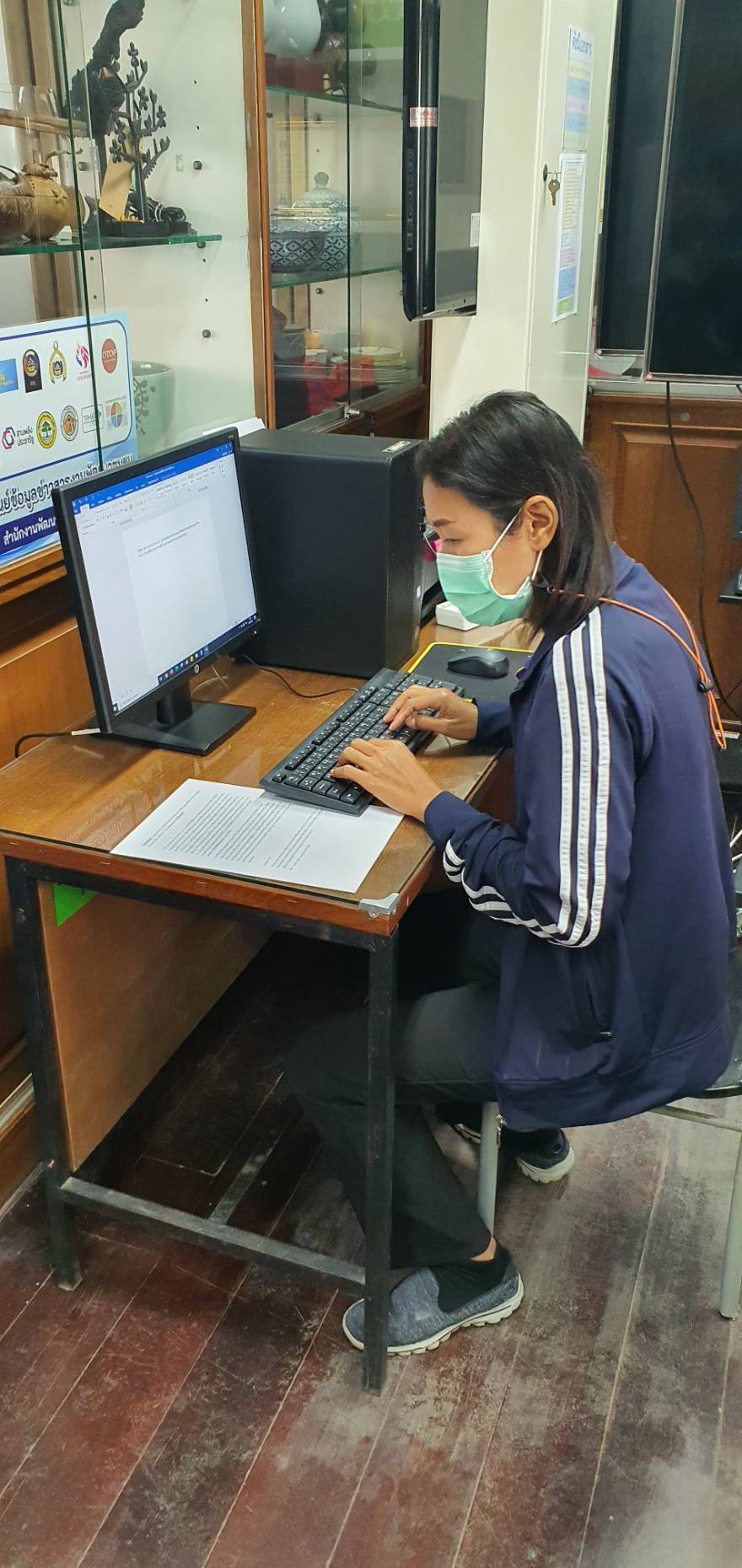 ???? พช.สมุทรสาคร ดำเนินการสอบสัมภาษณ์ผู้สมัครเป็นลูกจ้างเหมาบริการ ตำแหน่ง พนักงานบันทึกข้อมูล ????  วันที่ 18 ตุลาคม 2565 เวลา 09.30 น. ณ ห้องประชุมสำนักงานพัฒนาชุมชนจังหวัดสมุทรสาคร ชั้น 2 ศาลากลางจังหวัดสมุทรสาคร  ภายใต้กำกับดูแลของนายณรงค์ รักร้อย ผู้ว่าราชการจังหวัดสมุทรสาคร โดยนางศลิษา ม่วงใหม่ พัฒนาการจังหวัดสมุทรสาคร มอบหมายให้คณะกรรมการสอบสัมภาษณ์ ดำเนินการคัดเลือกผู้สมัครเป็นลูกจ้างเหมาบริการ ตำแหน่ง พนักงานบันทึกข้อมูล จำนวน 1 อัตรา โดยมีผู้สมัครจำนวน 2 ราย เพื่อปฏิบัติงานสนับสนุนงานของสำนักงานพัฒนาชุมชนจังหวัดสมุทรสาคร ในปีงบประมาณ พ.ศ.2566 ให้มีประสิทธิภาพและบรรลุเป้าหมายที่กรมการพัฒนาชุมชนกำหนดต่อไป   #SMART SK # โคกหนองนา #โคกหนองนาโมเดล #โคกหนองนาพัฒนาชุมชน #World soil Day #World soil Day CDD #UNFAO #SEPtoSDGs #SDGforAll@kmit #ปิดหมู่บ้าน 3 เดือนพวกเราอยู่ได้ #108อาชีพแก้จนพัฒนาคนทุกช่วงวัย wecareaboutyou #Changeforgood ? ภาพ/ข่าว…ทีมงานสารสนเทศการพัฒนาชุมชน พช.สมุทรสาคร