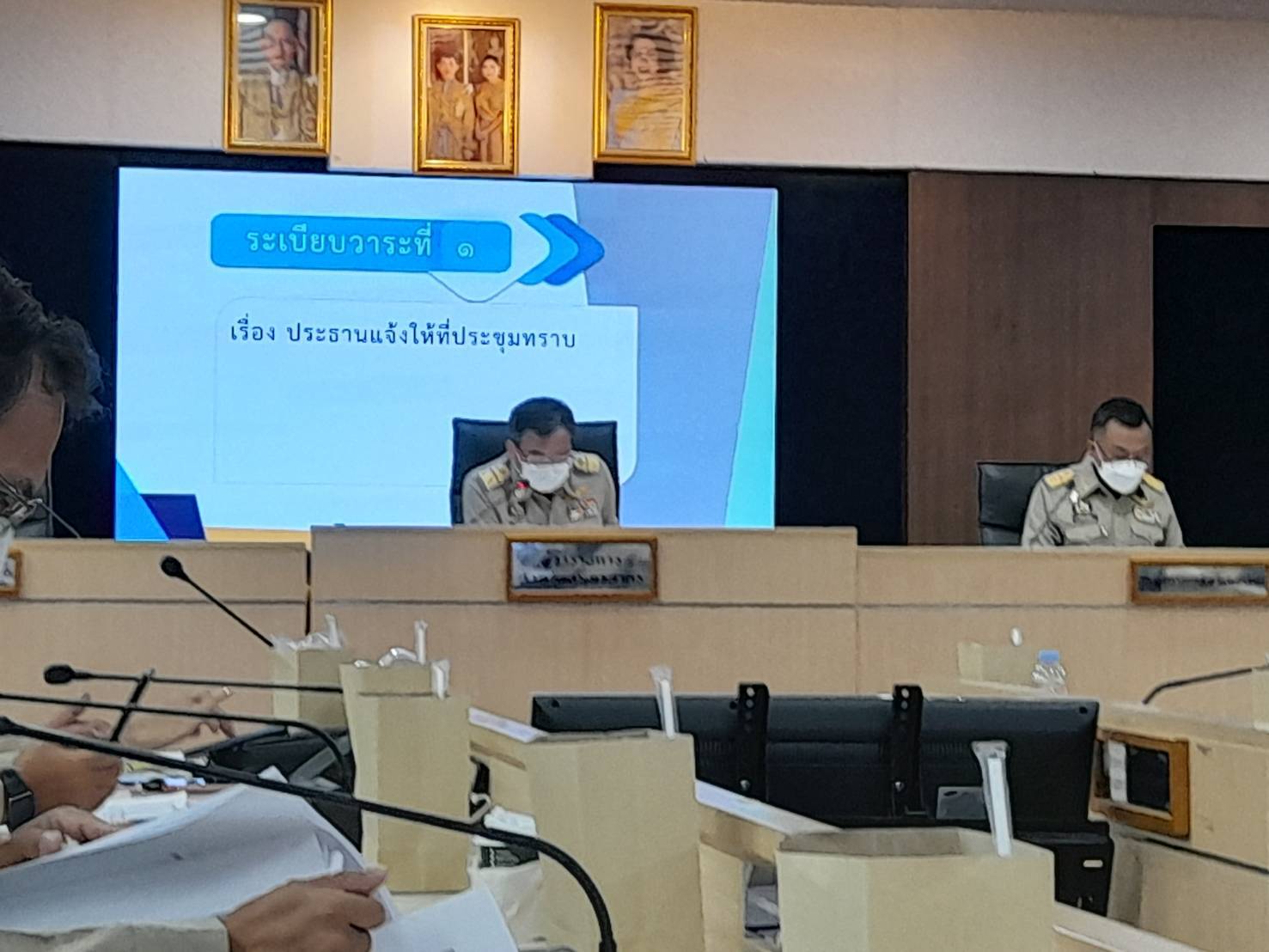 ???? พช.สมุทรสาคร ร่วมประชุมคณะกรมการจังหวัดสมุทรสาคร หัวหน้าส่วนราชการ หัวหน้าหน่วยงานรัฐวิสาหกิจฯ ครั้งที่ 10/2565 ????  วันที่ 27 ตุลาคม 2565 เวลา 09.30 น. ณ ห้องประชุมพันท้ายนรสิงห์ 401 ศาลากลางจังหวัดสมุทรสาคร จังหวัดสมุทรสาคร นายณรงค์ รักร้อย ผู้ว่าราชการจังหวัดสมุทรสาคร เป็นประธานการประชุมคณะกรมการจังหวัดสมุทรสาคร หัวหน้าส่วนราชการ หัวหน้าหน่วยงานรัฐวิสาหกิจฯ ครั้งที่ 10/2565 โดยนางศลิษา ม่วงใหม่ พัฒนาการจังหวัดสมุทรสาคร มอบหมายนายทศพร แก้วดี ผู้อำนวยการกลุ่มงานสารสนเทศการพัฒนาชุมชน ร่วมประชุม โดยมีประเด็นวาระการประชุมดังนี้    1. นโยบายสำคัญของรัฐบาลและกระทรวง ต่างๆ ซึ่งสำนักงานพัฒนาชุมชนจังหวัด ได้ รายงานสรุปผลการช่วยเหลือครัวเรือน TPMAP    2. งานนโยบายสำคัญของจังหวัดสมุทรสาคร ได้รายงานสถานการณ์โรคติดเชื้อไวรัสโคโรน่า 2019 และรายงานสถานการณ์น้ำในจังหวัดสมุทรสาคร  #SMART SK # โคกหนองนา #โคกหนองนาโมเดล #โคกหนองนาพัฒนาชุมชน #World soil Day #World soil Day CDD #UNFAO #SEPtoSDGs #SDGforAll@kmit #ปิดหมู่บ้าน 3 เดือนพวกเราอยู่ได้ #108อาชีพแก้จนพัฒนาคนทุกช่วงวัย wecareaboutyou #Changeforgood ? ภาพ/ข่าว…ทีมงานสารสนเทศการพัฒนาชุมชน พช.สมุทรสาคร
