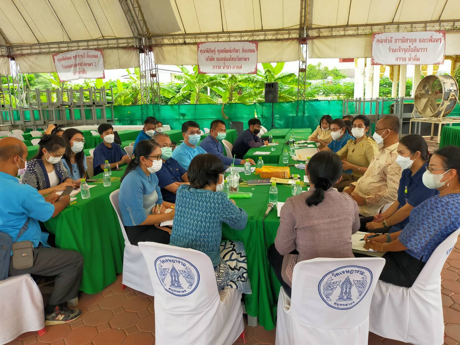 ???? พช.สมุทรสาคร ร่วมกับสำนักเลขานุการกรม ดำเนินการประชุมคณะกรรมการ และคณะทำงานดำเนินงานพิธีถวายผ้าพระกฐินพระราชทานกรมการพัฒนาชุมชน ประจำปีพุทธศักราช พ.ศ. 2565 จังหวัดสมุทรสาคร ????  วันที่ 28 ตุลาคม 2565 เวลา 10.00 น. ณ วัดเจษฎาราม พระอารามหลวง ตำบลมหาชัย อำเภอเมืองสมุทรสาคร จังหวัดสมุทรสาคร  ภายใต้กำกับดูแลของนายณรงค์ รักร้อย ผู้ว่าราชการจังหวัดสมุทรสาคร โดยนางศลิษา ม่วงใหม่ พัฒนาการจังหวัดสมุทรสาคร และนางสาวสุขนันทิพย์ ศรีสมวงษ์ เลขานุการกรม พร้อมคณะ ร่วมดำเนินการประชุมคณะกรรมการ และคณะทำงานดำเนินงานพิธีถวายผ้าพระกฐินพระราชทานกรมการพัฒนาชุมชน ประจำปีพุทธศักราช พ.ศ. 2565 จังหวัดสมุทรสาคร เพื่อเตรียมการดำเนินงานให้เป็นไปด้วยความเรียบร้อยและบรรลุวัตถุประสงค์  #SMART SK # โคกหนองนา #โคกหนองนาโมเดล #โคกหนองนาพัฒนาชุมชน #World soil Day #World soil Day CDD #UNFAO #SEPtoSDGs #SDGforAll@kmit #ปิดหมู่บ้าน 3 เดือนพวกเราอยู่ได้ #108อาชีพแก้จนพัฒนาคนทุกช่วงวัย wecareaboutyou #Changeforgood ? ภาพ/ข่าว…ทีมงานสารสนเทศการพัฒนาชุมชน พช.สมุทรสาคร