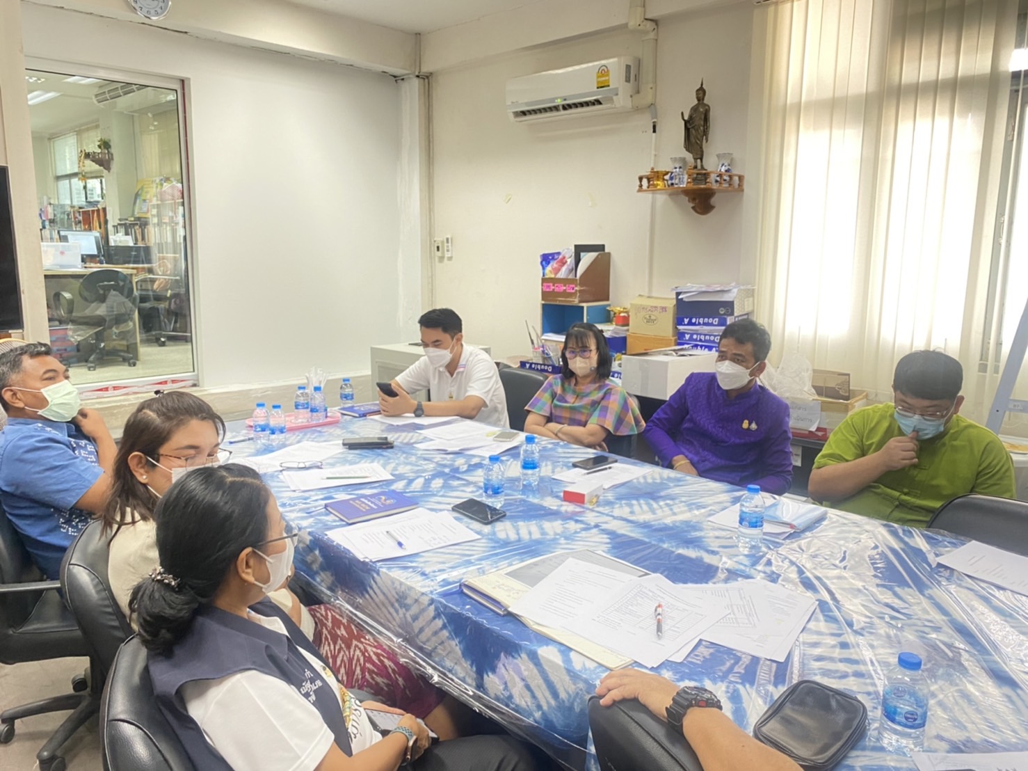 ???? พช.สมุทรสาคร ประชุมคณะกรรมการ และคณะทำงานดำเนินงานพิธีถวายผ้าพระกฐินพระราชทานกรมการพัฒนาชุมชน ประจำปีพุทธศักราช พ.ศ. 2565 จังหวัดสมุทรสาคร ????  วันที่ 19 ตุลาคม 2565 เวลา 13.00 น. ณ ห้องประชุมสำนักงานพัฒนาชุมชนจังหวัดสมุทรสาคร ชั้น 2 ศาลากลางจังหวัดสมุทรสาคร  ภายใต้กำกับดูแลของนายณรงค์ รักร้อย ผู้ว่าราชการจังหวัดสมุทรสาคร โดยนางศลิษา ม่วงใหม่ พัฒนาการจังหวัดสมุทรสาคร ดำเนินการประชุมคณะกรรมการ และคณะทำงานดำเนินงานพิธีถวายผ้าพระกฐินพระราชทานกรมการพัฒนาชุมชน ประจำปีพุทธศักราช พ.ศ. 2565 จังหวัดสมุทรสาคร เพื่อเตรียมการดำเนินงานให้เป็นไปด้วยความเรียบร้อยและบรรลุวัตถุประสงค์  #SMART SK # โคกหนองนา #โคกหนองนาโมเดล #โคกหนองนาพัฒนาชุมชน #World soil Day #World soil Day CDD #UNFAO #SEPtoSDGs #SDGforAll@kmit #ปิดหมู่บ้าน 3 เดือนพวกเราอยู่ได้ #108อาชีพแก้จนพัฒนาคนทุกช่วงวัย wecareaboutyou #Changeforgood ? ภาพ/ข่าว…ทีมงานสารสนเทศการพัฒนาชุมชน พช.สมุทรสาคร