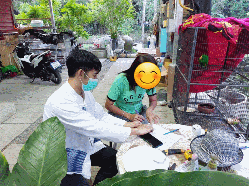 ????  พช.สมุทรสาคร  ขับเคลื่อนกิจกรรมพัฒนาชุมชน ประจำปีงบประมาณ พ.ศ. 2566 ????   วันที่ 17-18 ตุลาคม 2565 ได้ดำเนินการภายใต้การกำกับดูแลของนายณรงค์ รักร้อย ผู้ว่าราชการจังหวัดสมุทรสาคร สำนักงานพัฒนาชุมชนจังหวัดสมุทรสาคร ได้ดำเนินการขับเคลื่อนกิจกรรมพัฒนาชุมชน ประจำปีงบประมาณ พ.ศ. 2566        ?1.พื้นที่อำเภอเมืองสมุทรสาคร ณ  ตำบลนาดี  ตำบลบางน้ำจืด ตำบลบางโทรัด อำเภอเมืองสมุทรสาคร โดยร้อยตรีประพันธ์ ถึกสกุล นายอำเภอเมืองสมุทรสาคร มอบหมายให้นางณัฐภรณ์ ก่อนกำเนิด พัฒนาการอำเภอเมืองสมุทรสาคร พร้อมเจ้าหน้าที่พัฒนาชุมชนอำเภอเมืองสมุทรสาคร ดำเนินการติดตามการดำเนินงานกองทุนพัฒนาบทบาทสตรี เพื่อยืนยันยอดชำระหนี้ และชี้แจงวิธีการชำระเงินคืน เพื่อป้องกันปัญหาหนี้เกินกำหนดชำระคืน และ ณ ตำบลบางกระเจ้า ตำบลนาโคก อำเภอเมืองสมุทรสาคร ดำเนินการมอบทุนอุปการะเด็กของกองทุนพัฒนาเด็กชนบท ในพระราชูปถัมภ์สมเด็จพระเทพรัตนราชสุดาฯ สยามบรมราชกุมารี        ?2. พื้นที่อำเภอกระทุ่มแบน ณ ห้องประชุมสำนักงานพัฒนาชุมชนอำเภอกระทุ่มแบน นายบรรพต จันทรวงษ์ นายอำเภอกระทุ่มแบน  มอบหมายให้นายอรรถพงศ์ สงวนเดือน พัฒนาการอำเภอกระทุ่มแบน พร้อมด้วยเจ้าหน้าที่พัฒนาชุมชนอำเภอกระทุ่มแบน ดำเนินการติดตามการดำเนินงานกองทุนพัฒนาบทบาทสตรี เพื่อยืนยันยอดชำระหนี้ และชี้แจงวิธีการชำระเงินคืน เพื่อป้องกันปัญหาหนี้เกินกำหนดชำระคืน       ?3. พื้นที่อำเภอบ้านแพ้ว ณ ตำบลบ้านแพ้ว ตำบลหนองบัว และตำบลอำแพง อำเภอบ้านแพ้ว นายพิรุณโรจน์ นาคดนตรี นายอำเภอบ้านแพ้ว มอบหมายให้นายมโณ บุญวรรโณ พัฒนาการอำเภอบ้านแพ้ว พร้อมด้วยเจ้าหน้าที่พัฒนาชุมชนอำเภอบ้านแพ้ว ดำเนินการติดตามการดำเนินงานกองทุนพัฒนาบทบาทสตรี เพื่อยืนยันยอดชำระหนี้ และชี้แจงวิธีการชำระเงินคืน เพื่อป้องกันปัญหาหนี้เกินกำหนดชำระคืน       #SMART SK  #โคกหนองนา #โคกหนองนาโมเดล #โคกหนองนาพัฒนาชุมชน #World soil Day #World soil Day CDD #UNFAO #SEPtoSDGs #SDGforAll@kmit #ปิดหมู่บ้าน 3 เดือนพวกเราอยู่ได้ #108อาชีพแก้จนพัฒนาคนทุกช่วงวัย wecareaboutyou #Changeforgood  ? ภาพ/ข่าว…ทีมงาน พช.อำเภอเมืองสมุทรสาคร/พช.อำเภอกระทุ่มแบน/พช.อำเภอบ้านแพ้ว
