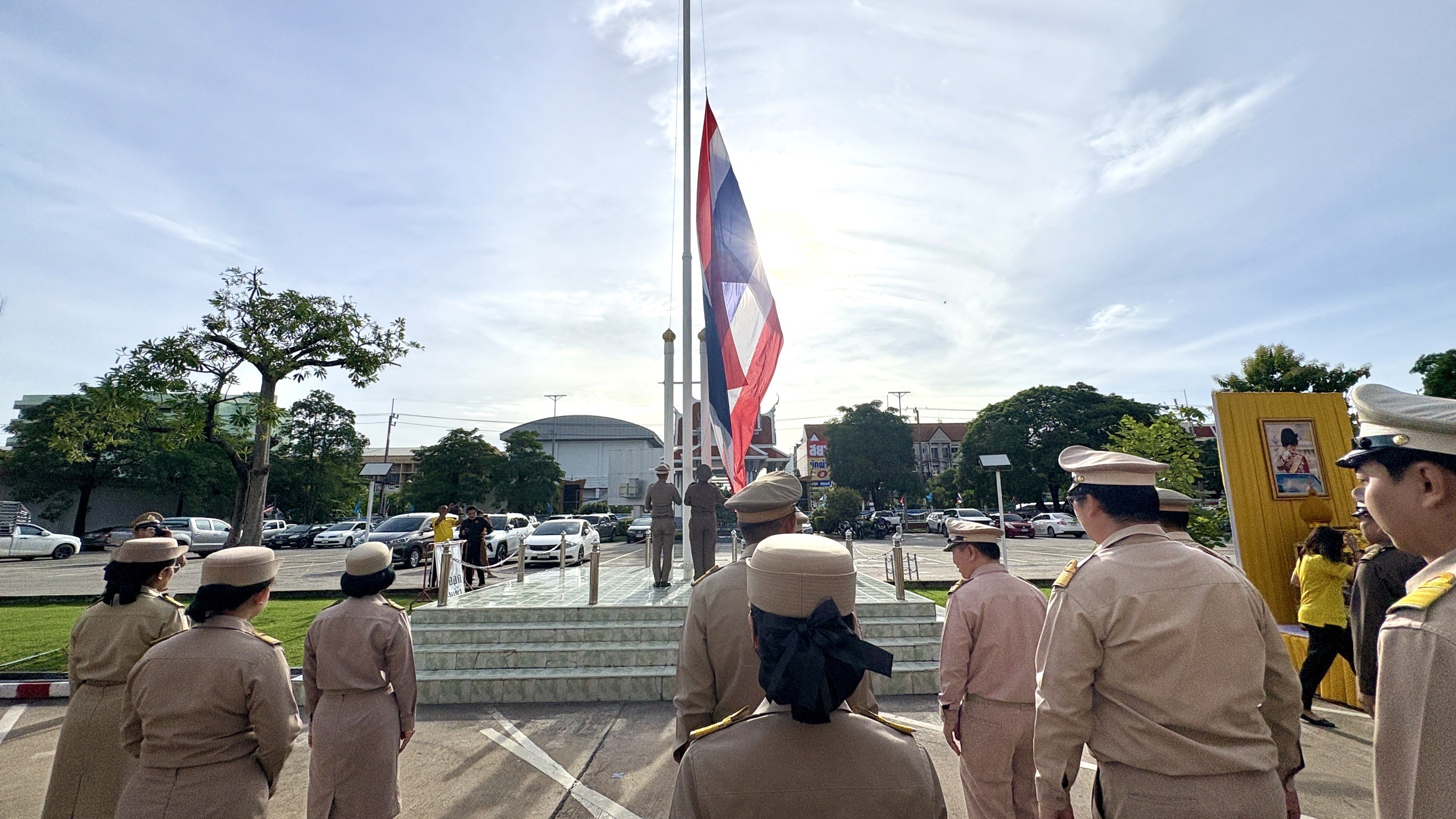 พช.สมุทรสาคร ร่วมกิจกรรมเคารพธงชาติ และร้องเพลงชาติไทยเป็นประจำทุกสัปดาห์